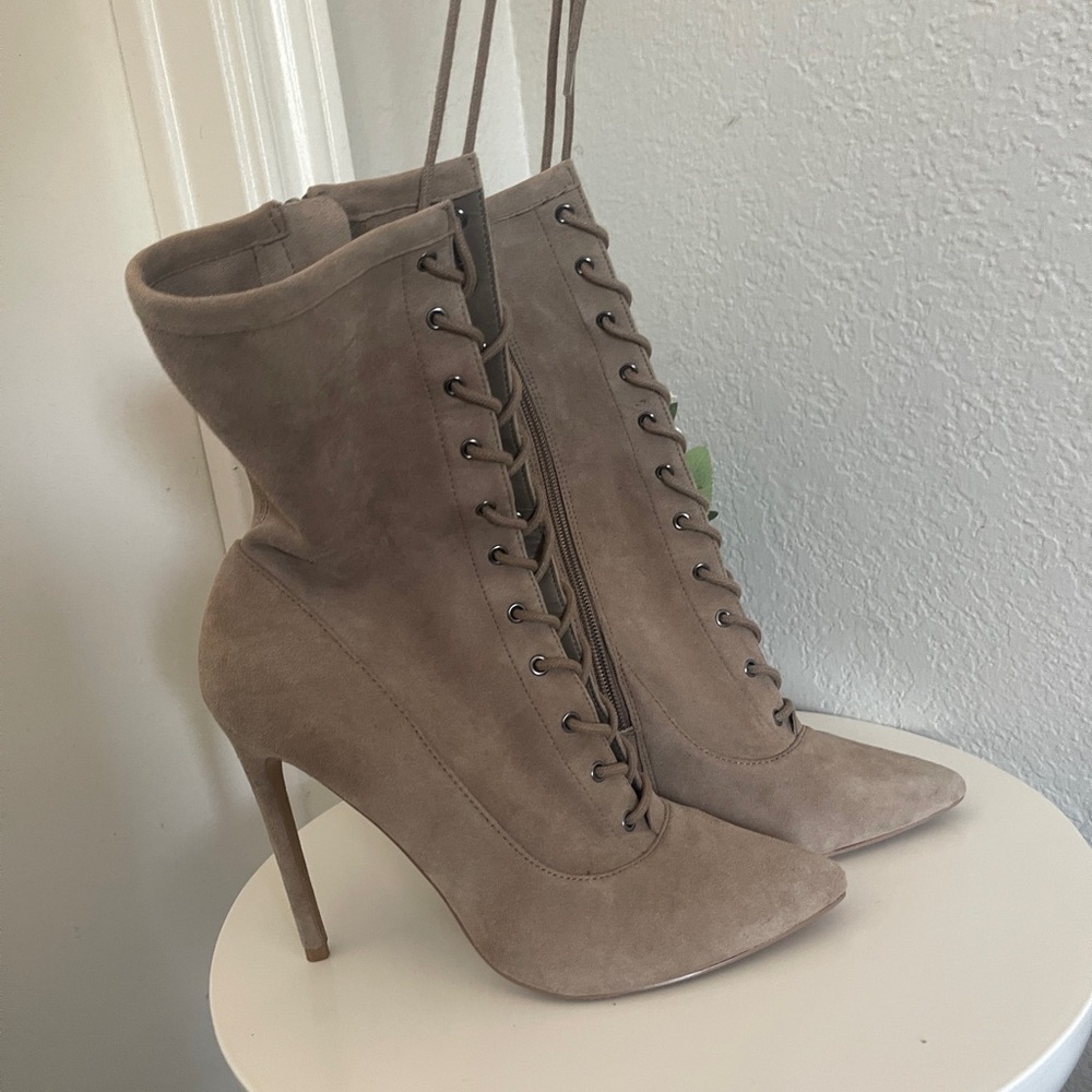 Sz 10 - Steve Madden Satisfied Tan Lace-Up Stiletto Boots